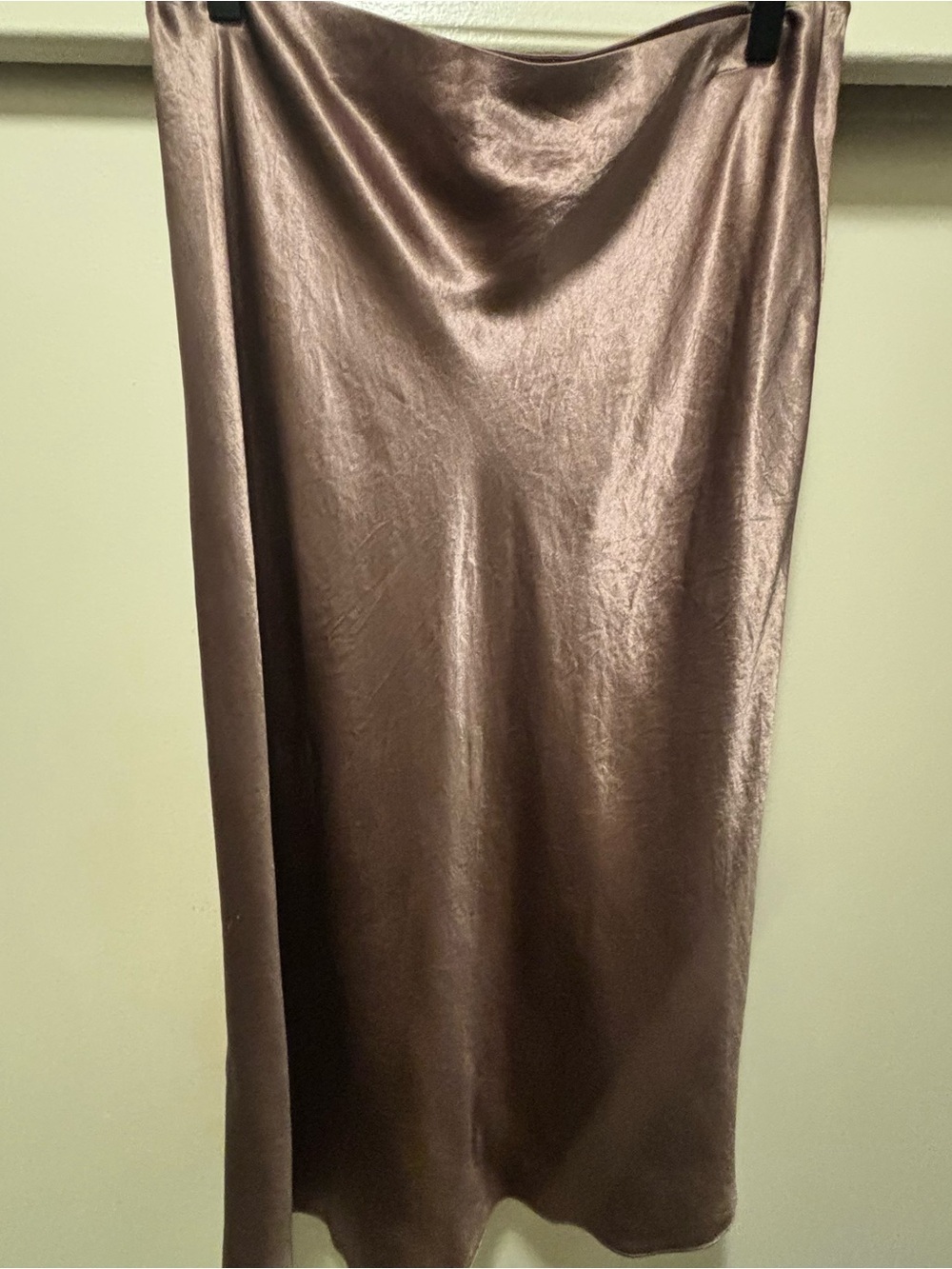 VINCE gold satin midi skirt, a bias cut for a fluid, draped silhouette. Size M - Picture 4 of 5